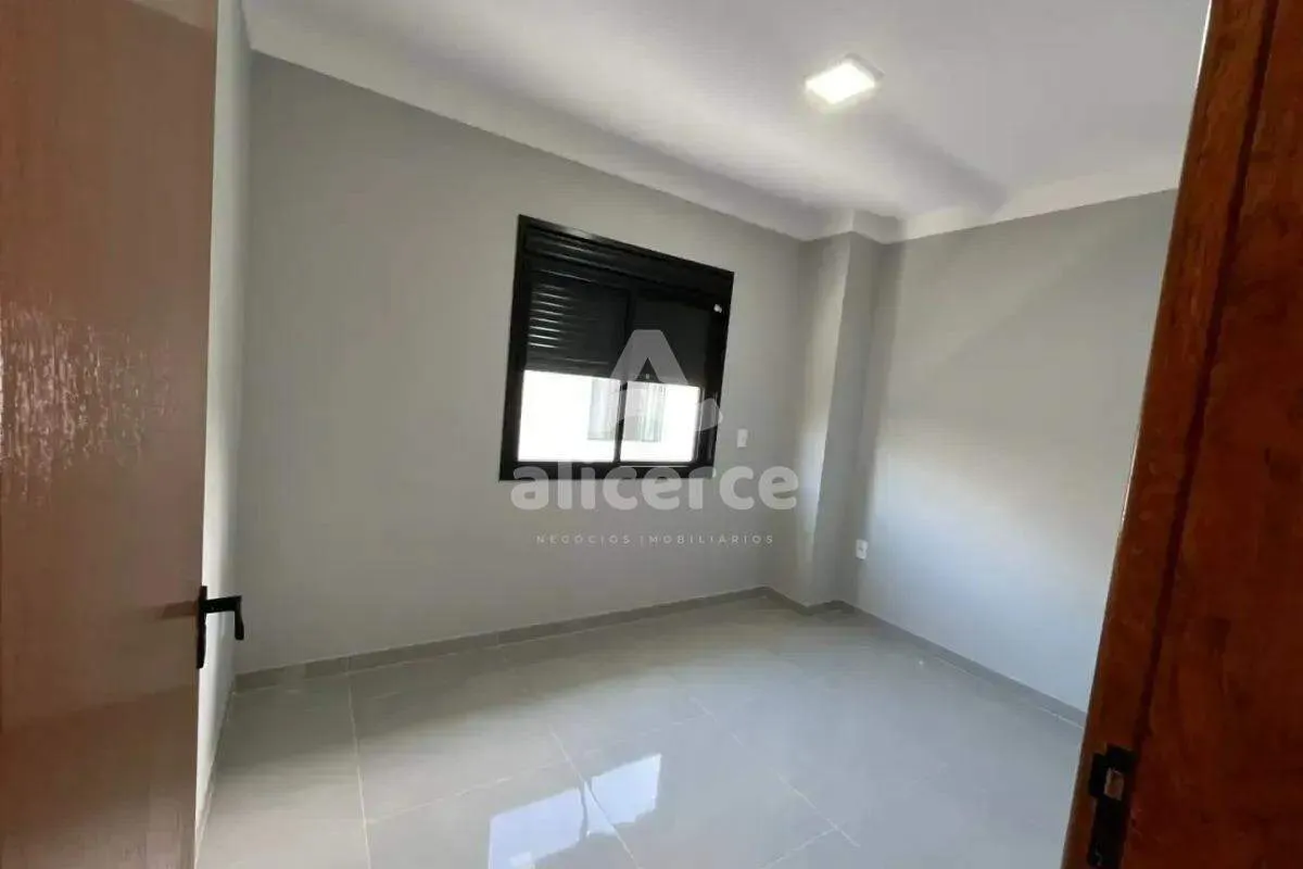 Imagem Casa à venda - 3 Dormitórios I 1 suíte I 180m² I Vaga de garagem - em Potecas, São José/SC