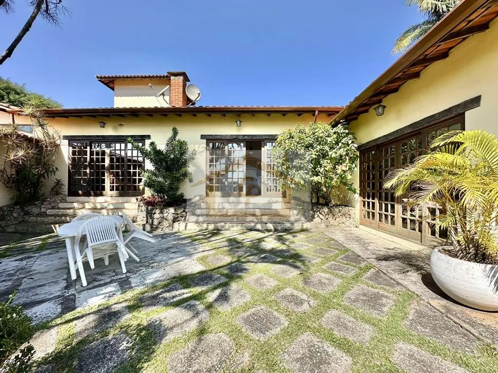 Imagem Rústica, TÉRREA em 4 lotes (1.880m²), 5 dormitórios / 3 suítes, piscina!