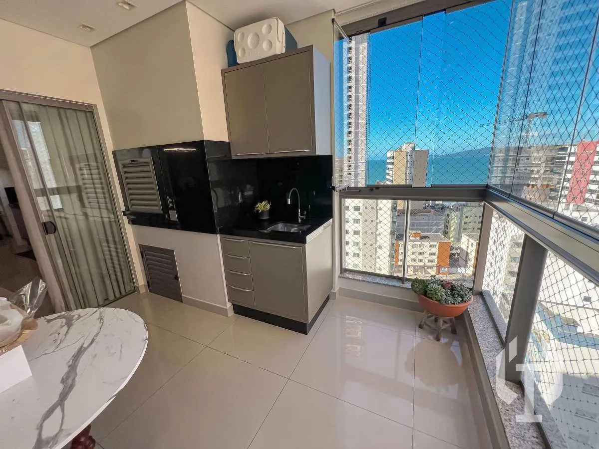 Imagem Apartamento mobiliado de 3 suítes e 2 vagas de garagem no Centro de Itapema