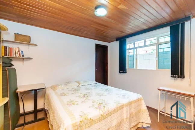 Imagem Casa térrea com área de lazer, 03 quartos sendo 02 suítes, no Santa Cândida em Curitiba PR