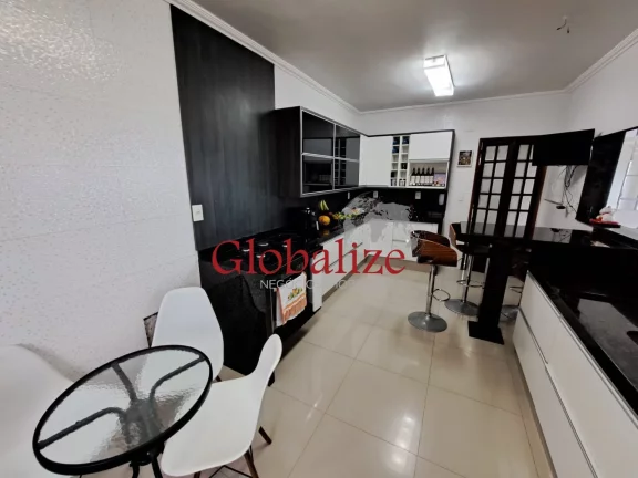 Imagem Apartamento à venda com 195m², 3 quartos, 1 suíte, closet, frente Mar por R$2.200,00 na Ponta da Praia em Santos