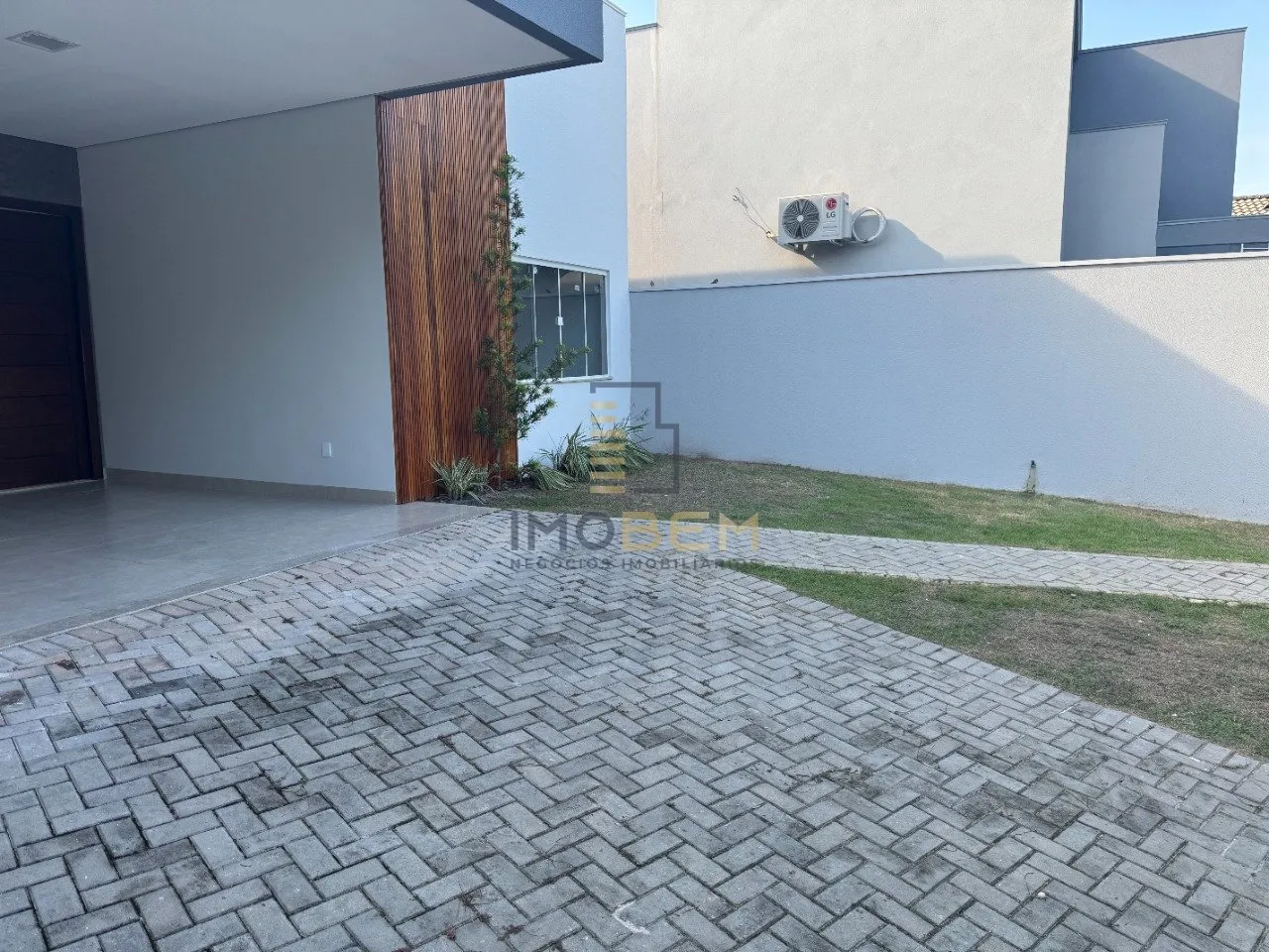 Imagem Descubra o encanto desta magnífica residência, situada no prestigiado bairro Jardim Itália III, e...
