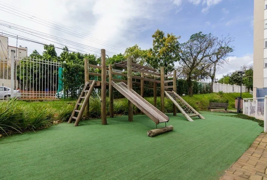 Imagem Apartamento de 3 dormitórios à venda no Bairro Teresópolis, Porto Alegre.