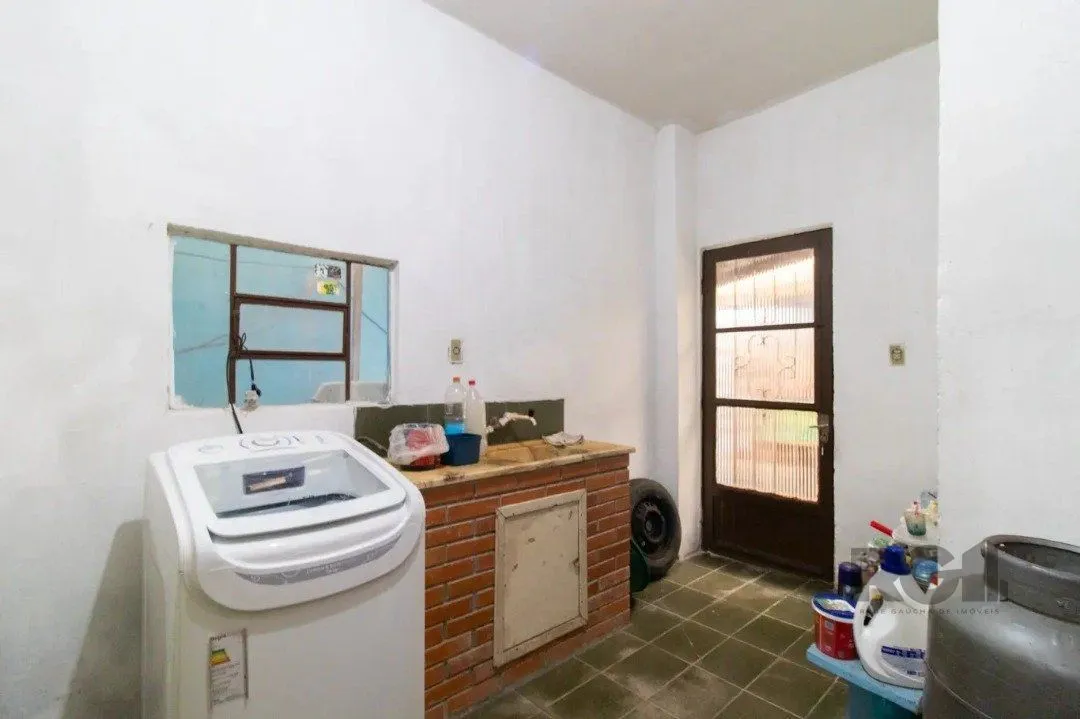 Imagem Casa para Venda - 251m², 5 dormitórios, 3 vagas - Nonoai