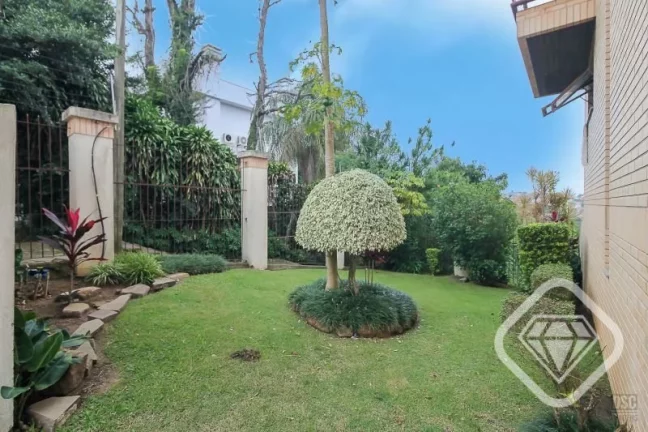 Imagem Casa em condomínio com vista, lareira e piscina - tranquilidade e privacidade na zona sul

A Brilha...