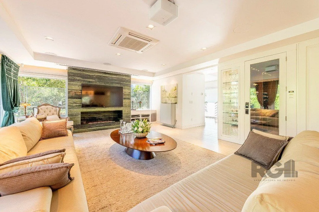 Imagem Casa em condomínio fechado beira de rio, de frente para o clube dos Jangadeiros.