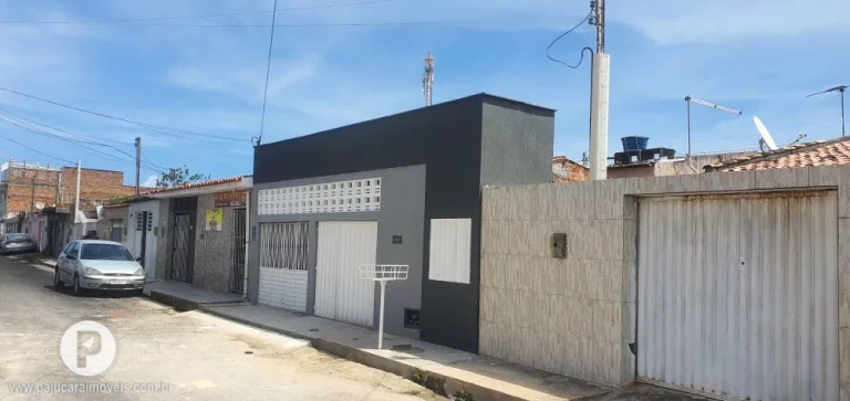 Foto do imóvel Casa no Conj. Joaquim Leão com localização privilegiada!