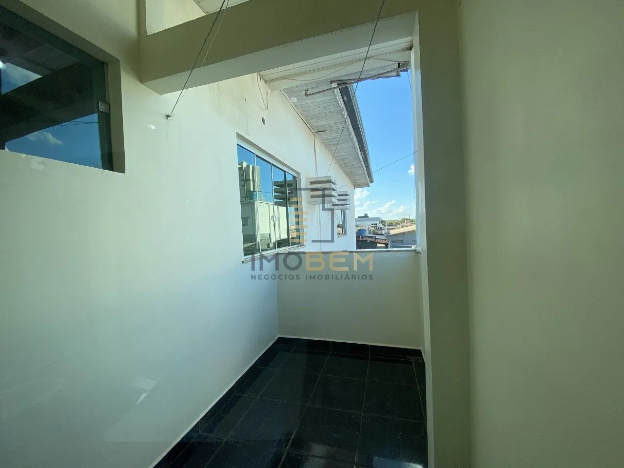 Imagem Excelente espaço de coworking disponível para alugar no Setor Comercial de Sinop. 

Com uma área ...