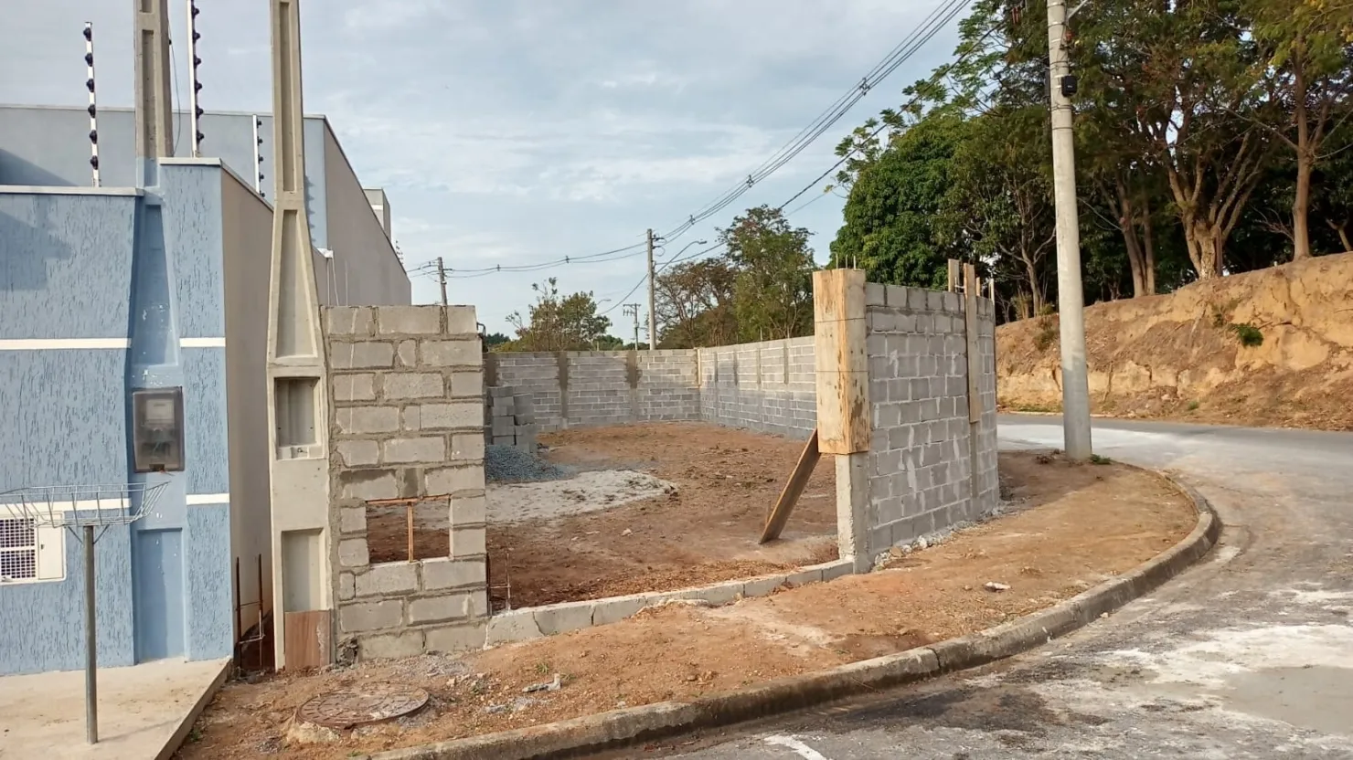 Imagem Terreno à venda 212M², Loteamento Residencial e Comercial Flamboyant, Pindamonhangaba - SP