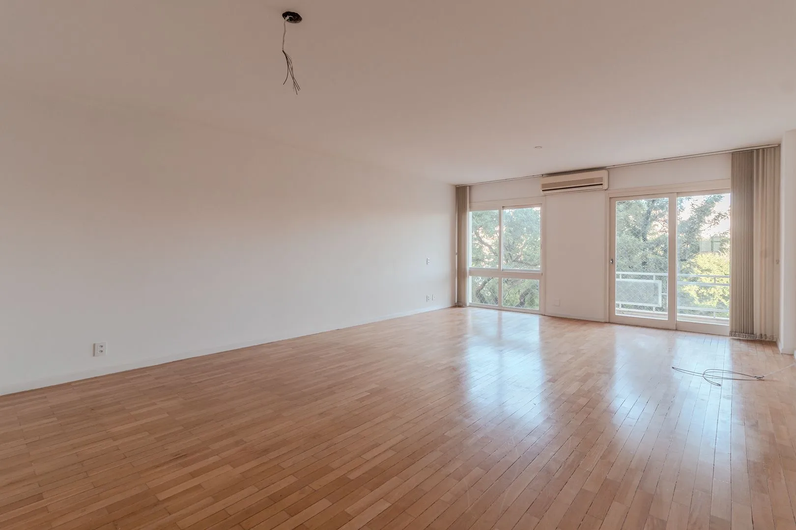 Imagem ️ MÁFFER IMÓVEIS ALUGA - APARTAMENTO 3 DORMITÓRIOS | 3 VAGAS | TOTALMENTE REFORMADO | MOINHOS DE VENTO
