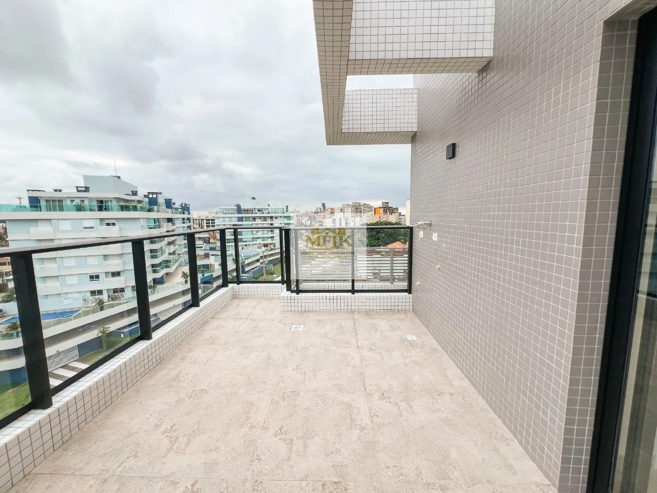 Imagem Residencial Laguna Imóvel Pronto Área total 220m² Área privativa 153m² 4 quartos sendo 1 suíte 2 banheiros social 2 vaga