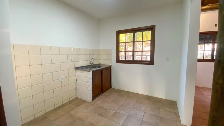 Imagem Casa à venda em Garopaba-SC, 2 quartos, 1 suíte, 1 vaga de garagem, 80m² - Jardim Panorâmico!
