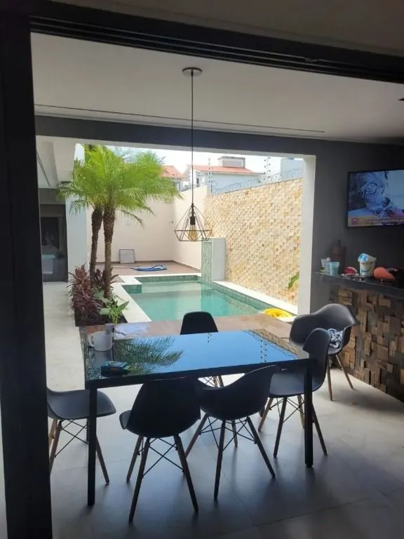 Imagem Casa térrea com 4 quartos, piscina e energia solar no Altiplano. Conforto, tecnologia e localização nobre em João Pessoa.