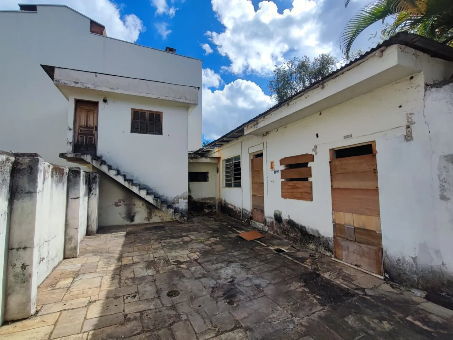 Imagem Comercial para Locação 3 Quartos, 1 Suite, 4 Vagas, 1200M², Centro, Taubaté - SP