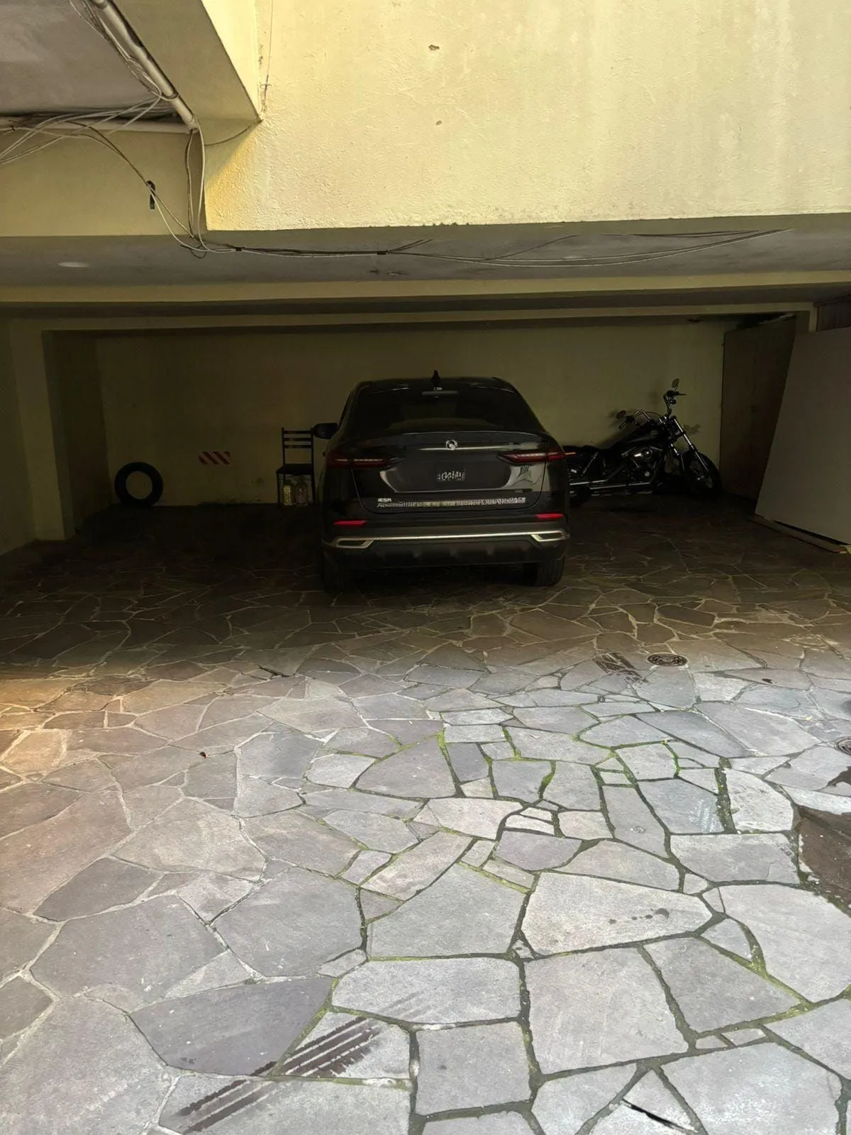 Imagem Apartamento amplo reformado com vaga de garagem à venda na Marquês do Pombal