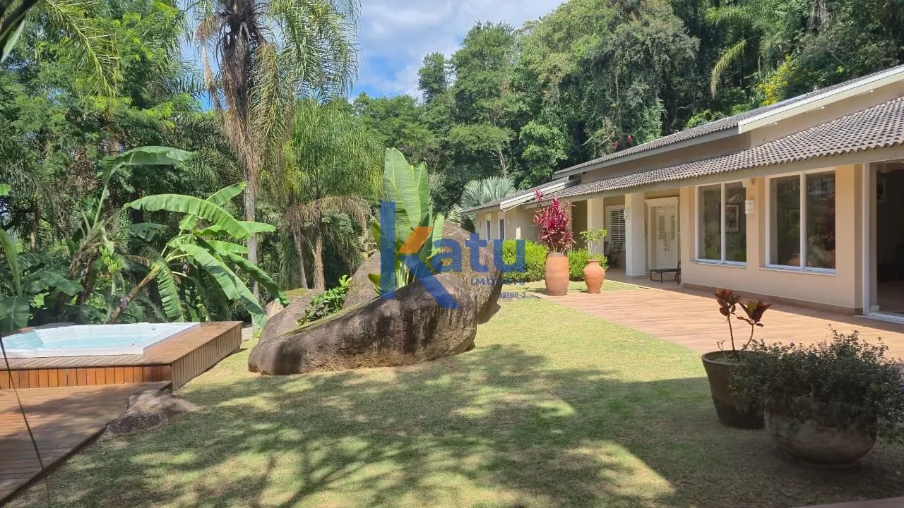 Imagem A propriedade rural está situada no loteamento Santa Clara, na área de APP da Serra do Japi. O ter...