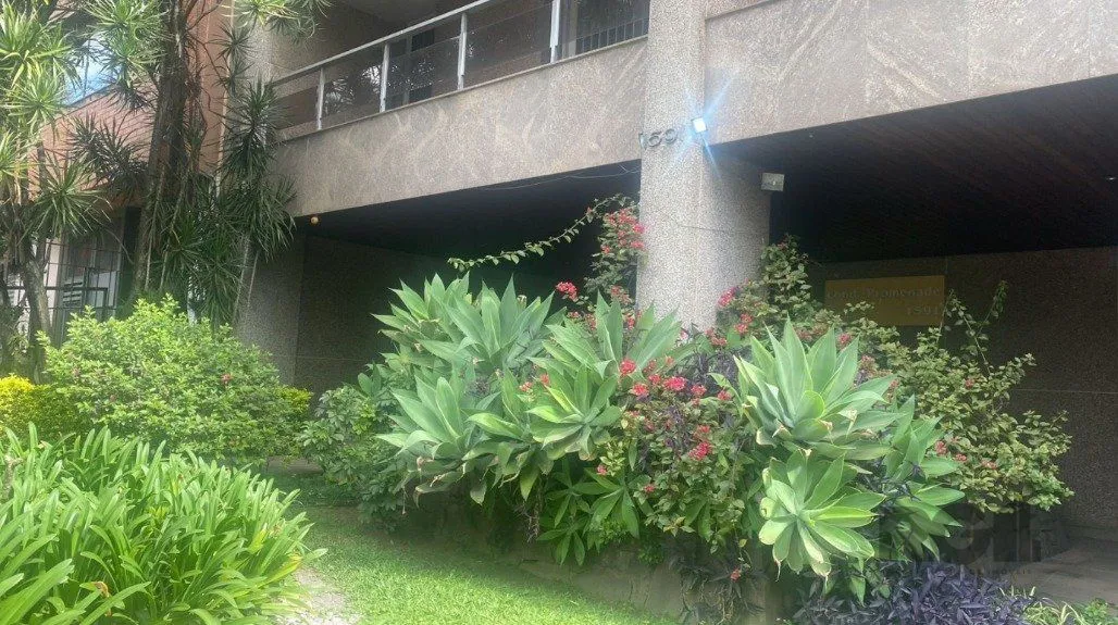 Imagem Cobertura duplex a venda semi mobiliada no bairro Petrópolis.