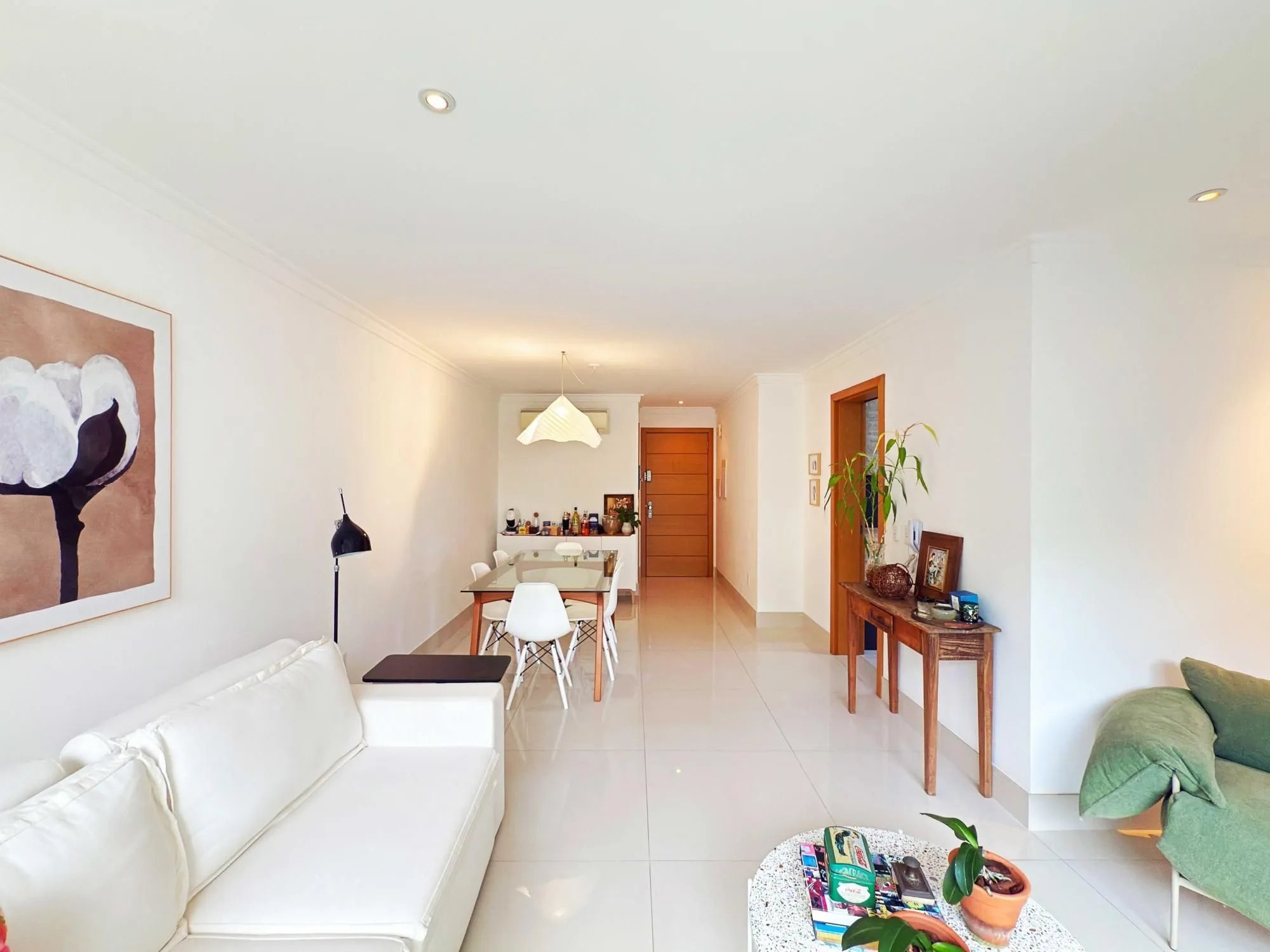 Imagem Apartamento a venda semi-mobiliado com dois dormitórios no bairro São João/PoA