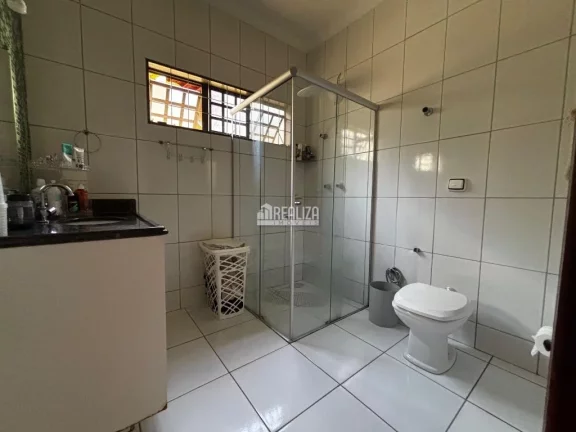 Imagem Casa à venda no bairro Estados Unidos em Uberaba - 3 dormitórios, 2 suítes, 3 garagens