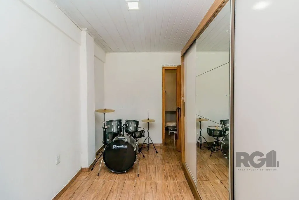 Imagem Casa de 2 dormitórios com 98m² no Bairro Lomba do Pinheiro