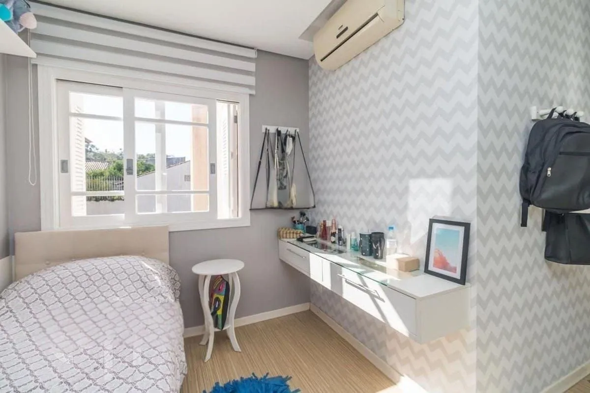 Imagem Casa com 03 quartos no Bairro de Ipanema em Porto Alegre/RS