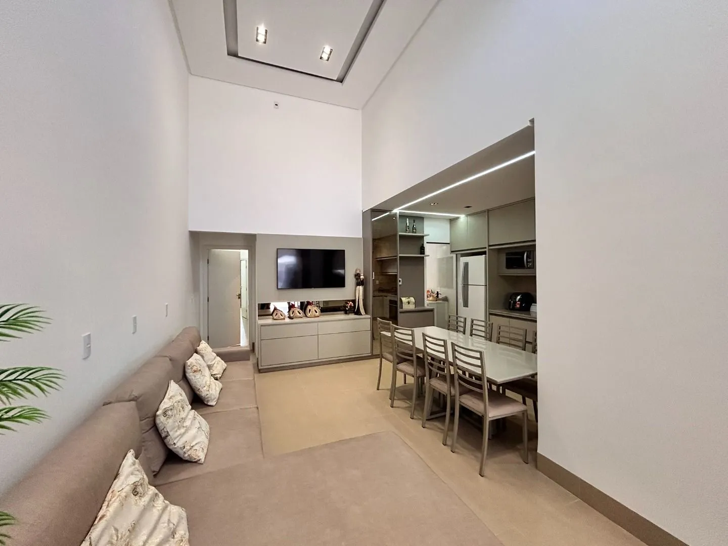 Imagem Casa com 3 dormitórios à venda por R$ 680.000,00 - Laranjeiras - Patos de Minas/MG