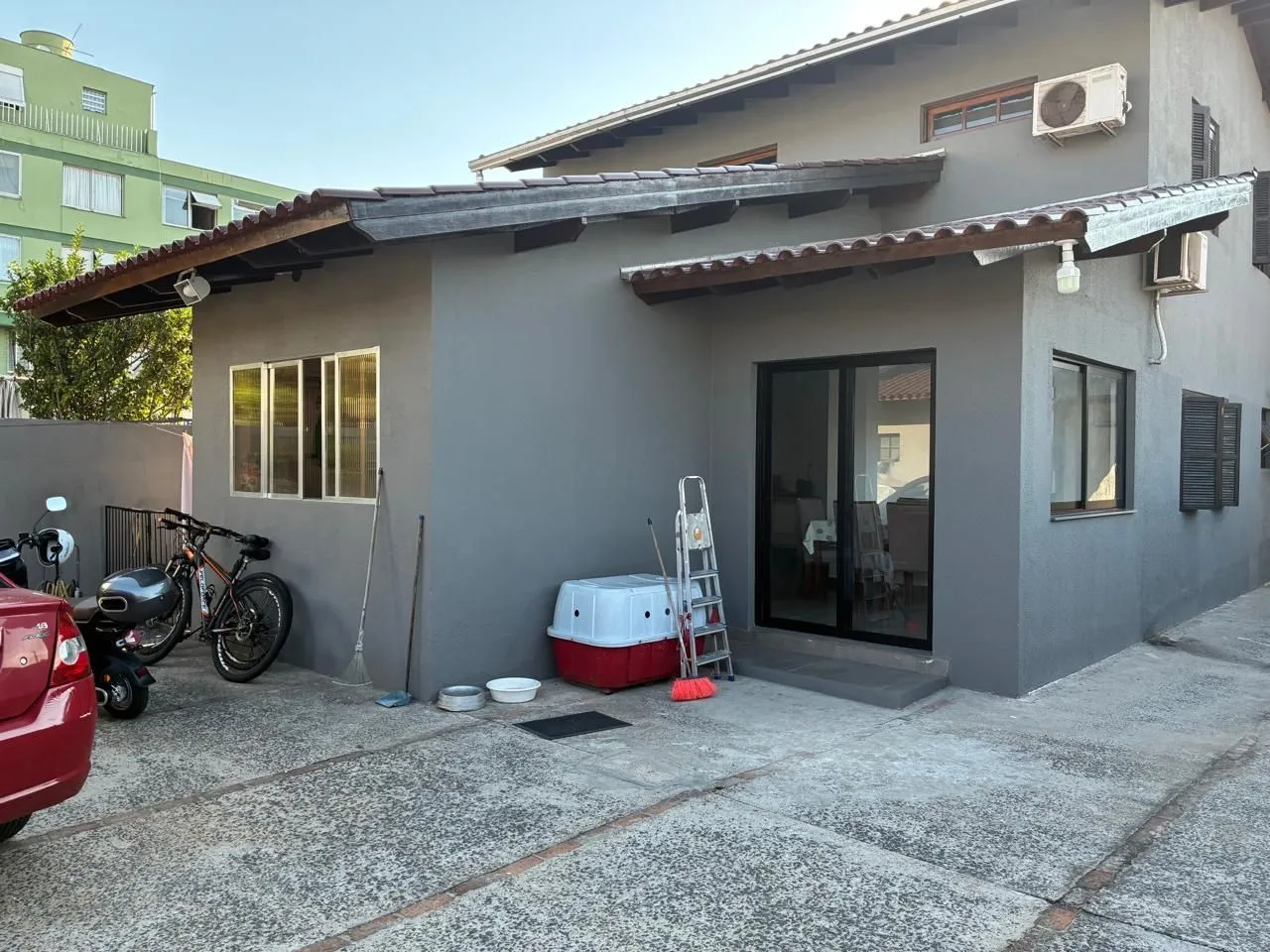 Imagem Casa para Venda - 177m², 4 dormitórios, sendo 1 suites, 2 vagas - Partenon