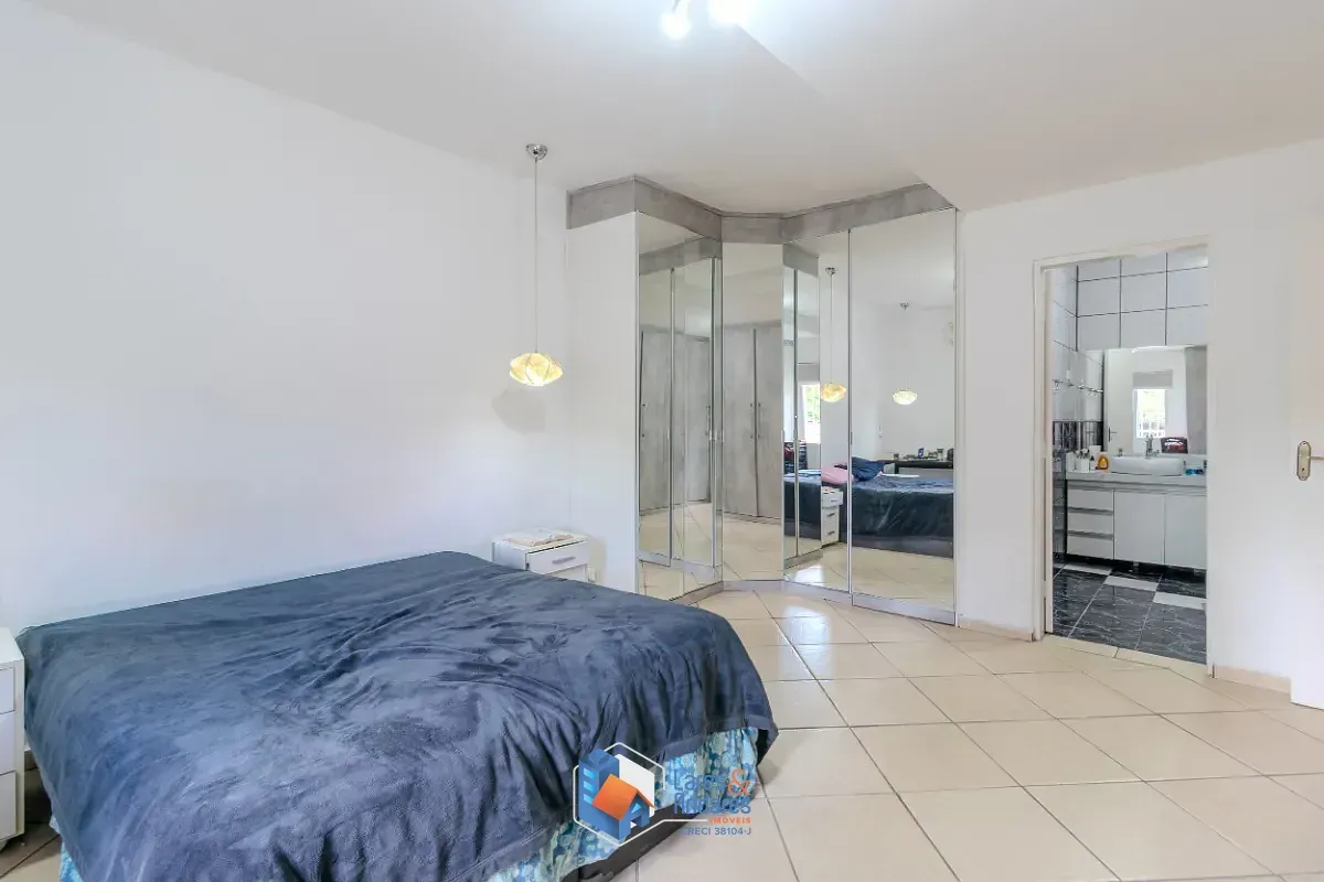 Imagem Sobrado para venda em Vila do Castelo com 3 quartos, sendo 1 suíte, 250m²