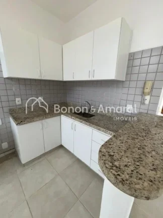 Imagem Casa em condomínio para locação - com 3 quartos sendo uma suíte. O imóvel conta com sala para 2...