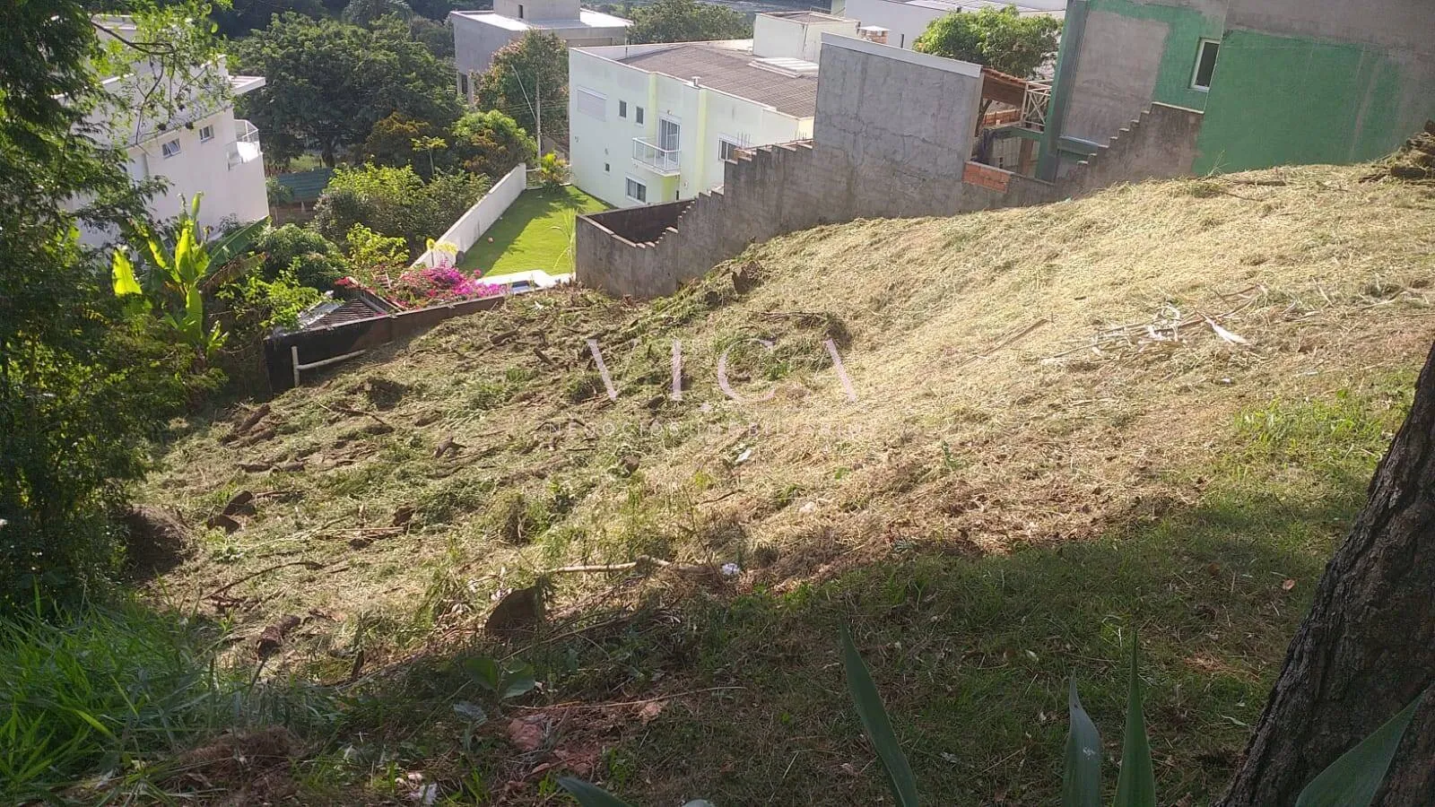 Imagem Terreno a venda com 611m² por R$ 450.000,00 - em Santana de Parnaíba/SP