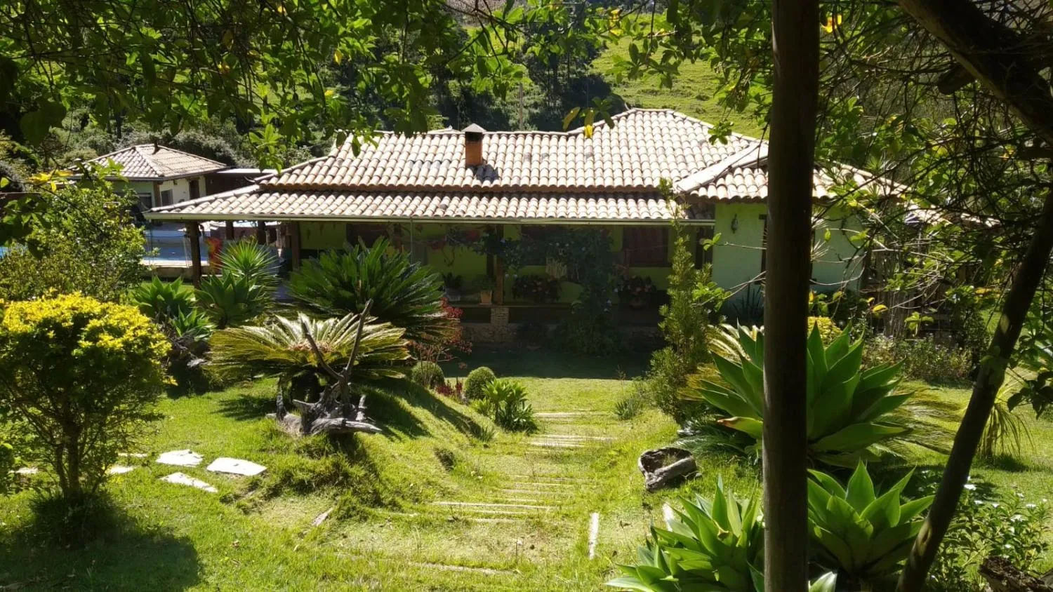 Imagem Vendo um belíssimo sítio em Carmópolis de Minas com 10 hectares de terra,
