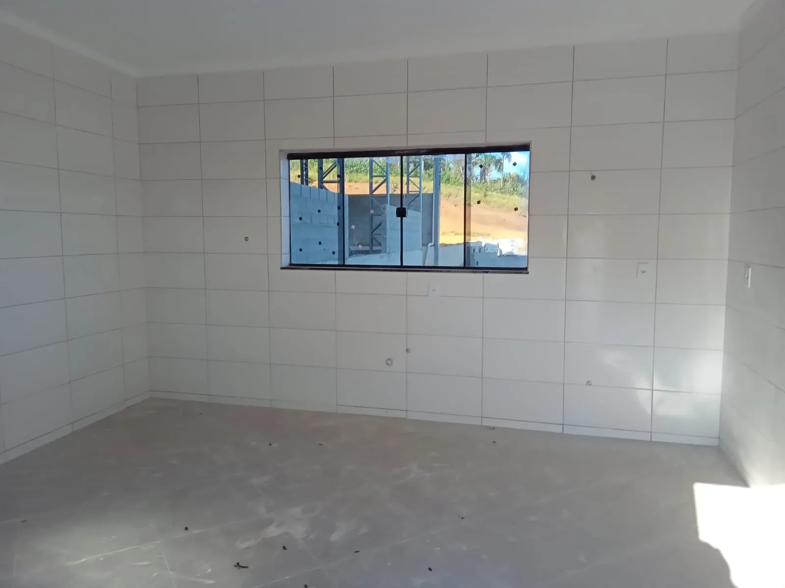 Imagem Galpão Comercial para Venda ou Locação em Cambuí-MG, Bairro Água Comprida: 1 Sala, 2 Banheiros, 5 Vagas de Garagem, 3.600m² de Área.