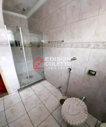 Imagem Excelente casa à venda no Jardim Elite oferece um estilo de vida charmoso e prático"