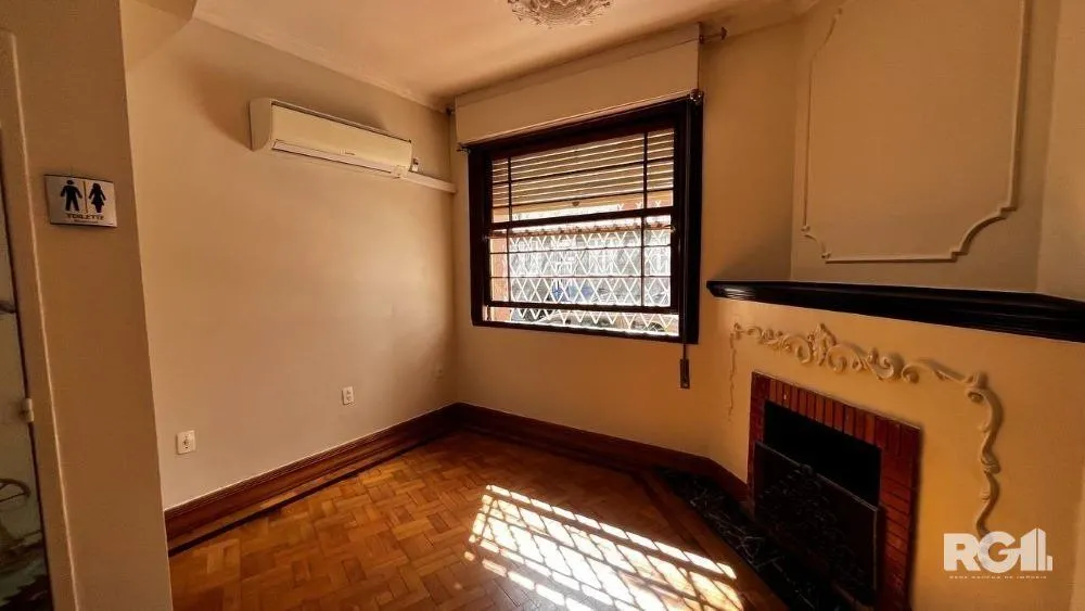 Imagem CASA A VENDA, AMPLA NA COMENDADOR BATISTA!
