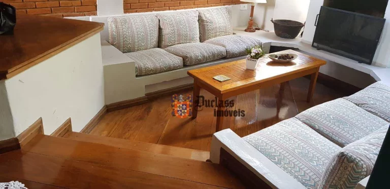 Imagem Sobrado com 3 dormitórios à venda, 145 m² por R$ 1.200.000,00 - Vale Encantado - Campos do Jordão/SP