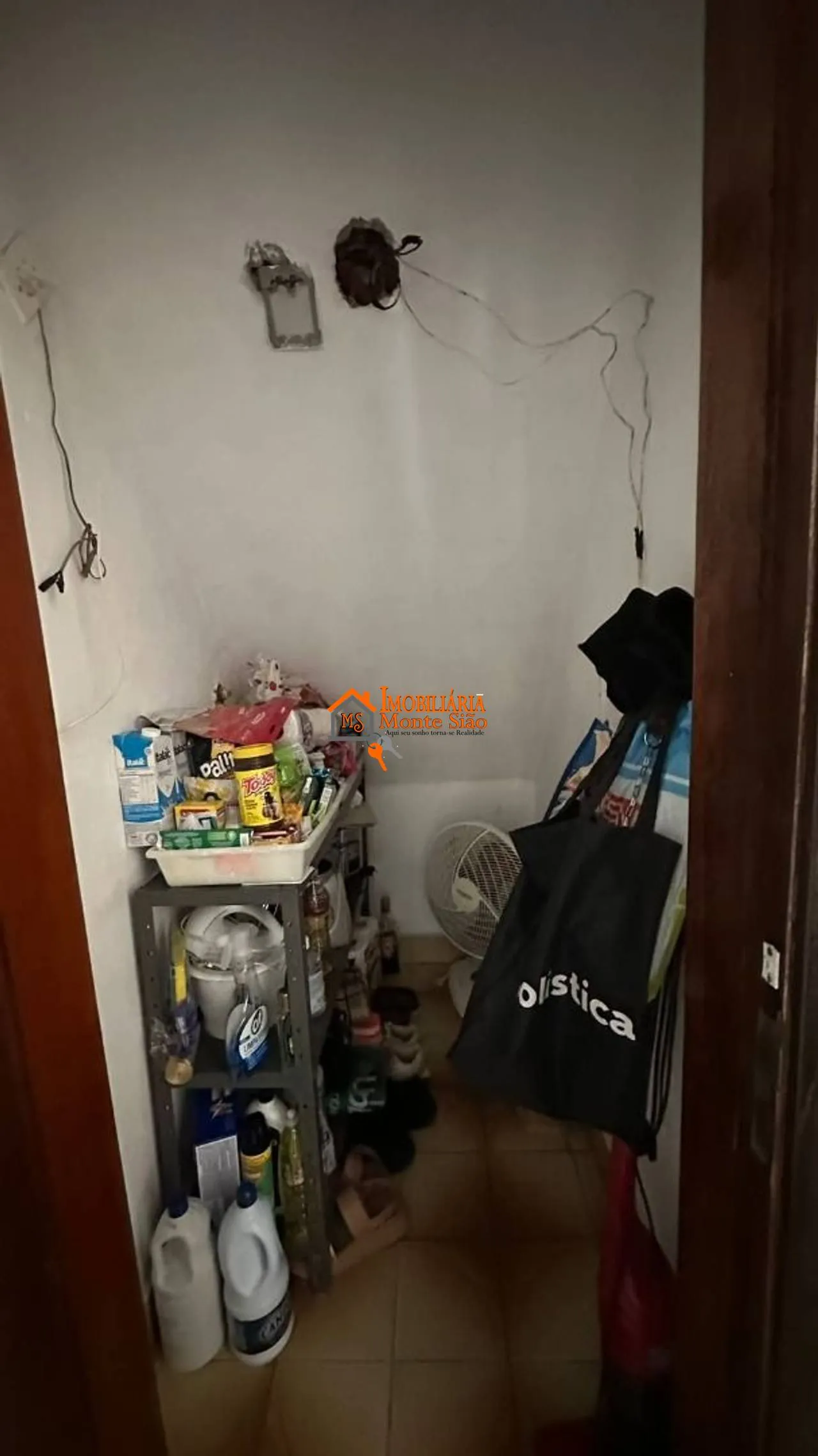 Imagem Sobrado à Venda no Jardim Vila Galvão com 3 Quartos, Piscina e 3 Vagas