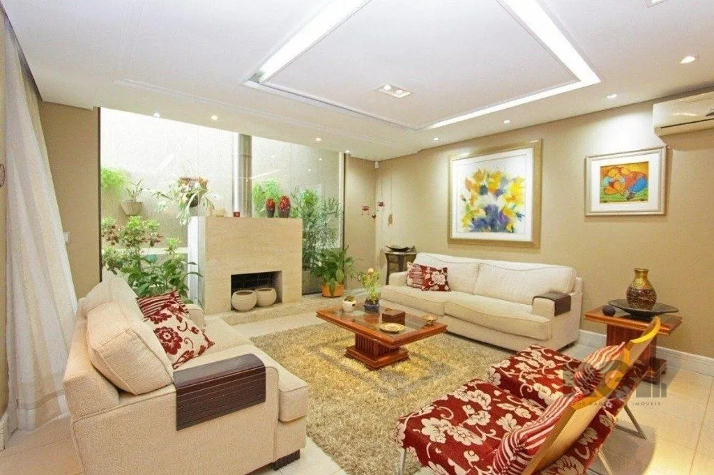 Imagem Excelente casa de 330m² com 3 dormitórios, piscina e 3 vagas.