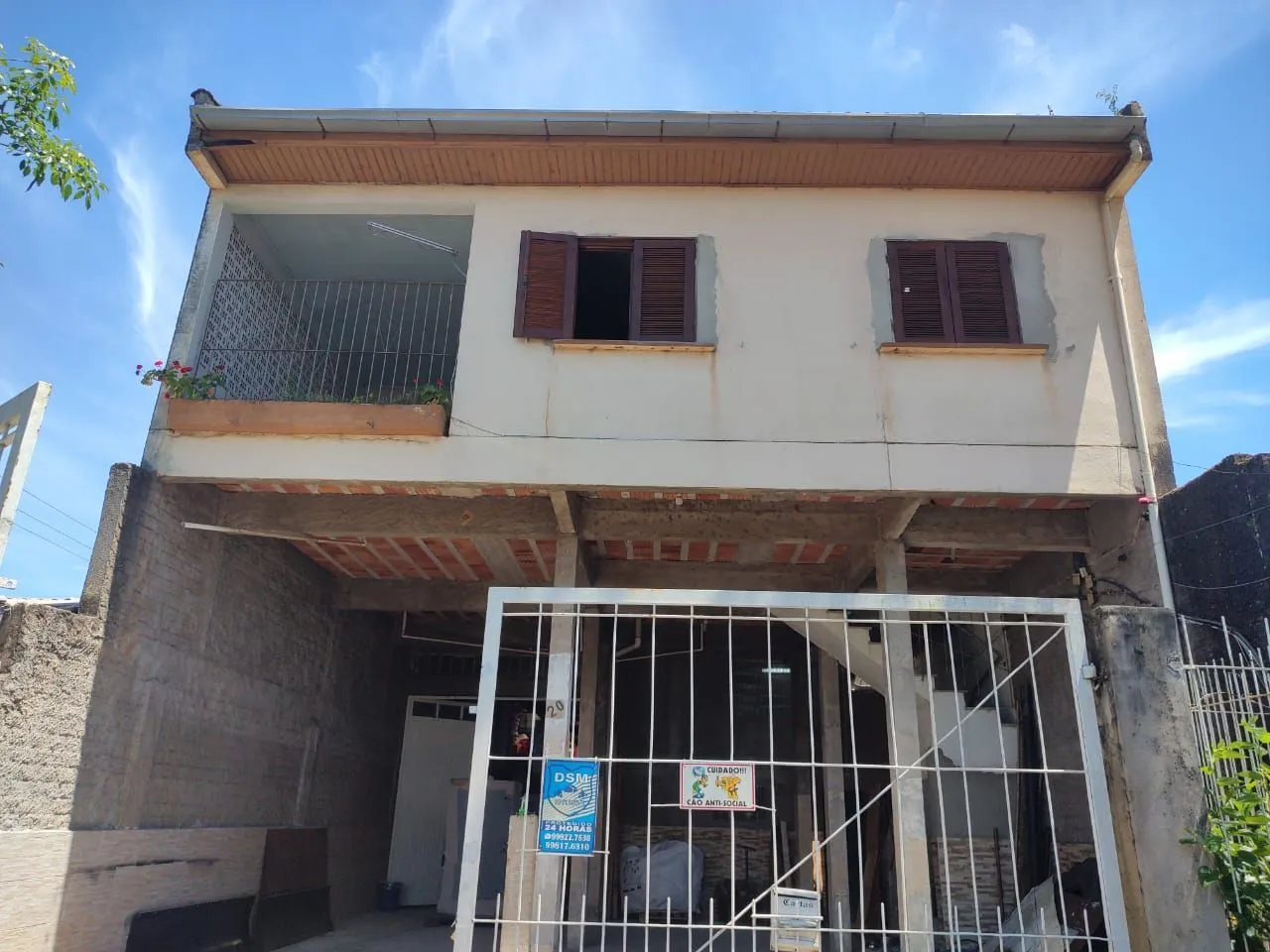 Vende Casa Comercial com deposito na parte de baixo, 289,80m²residência em cima.