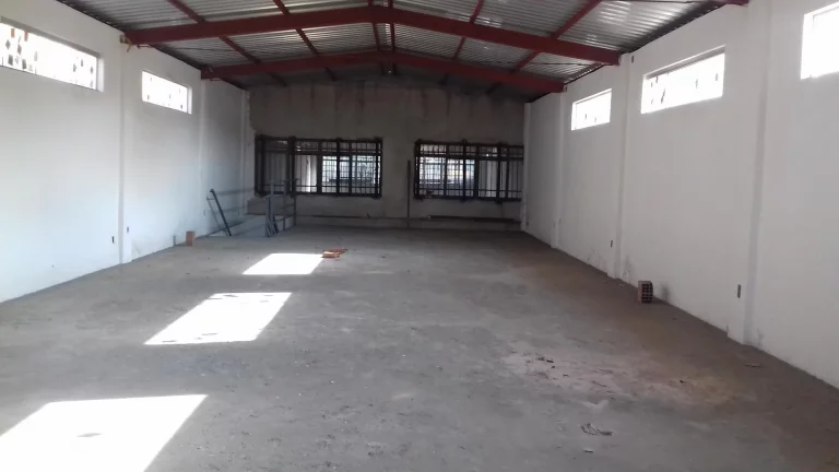 Imagem Salão comercial, com mezanino, escritório com 03 salas, 02 banheiro e cozinha.Excelente localizaç...