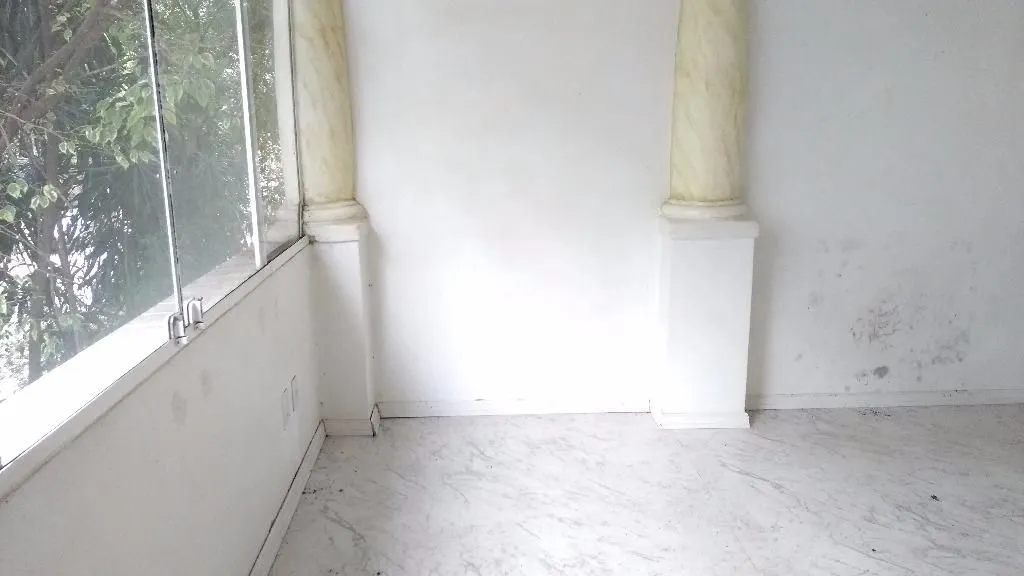 Imagem Casa para Venda - 485m², 5 dormitórios, sendo 1 suites, 1 vaga - Petrópolis