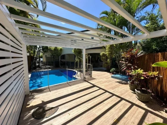 Imagem Casa duplex em condomínio fechado alto luxo com quatro suítes e área gourmet a venda em Patamares