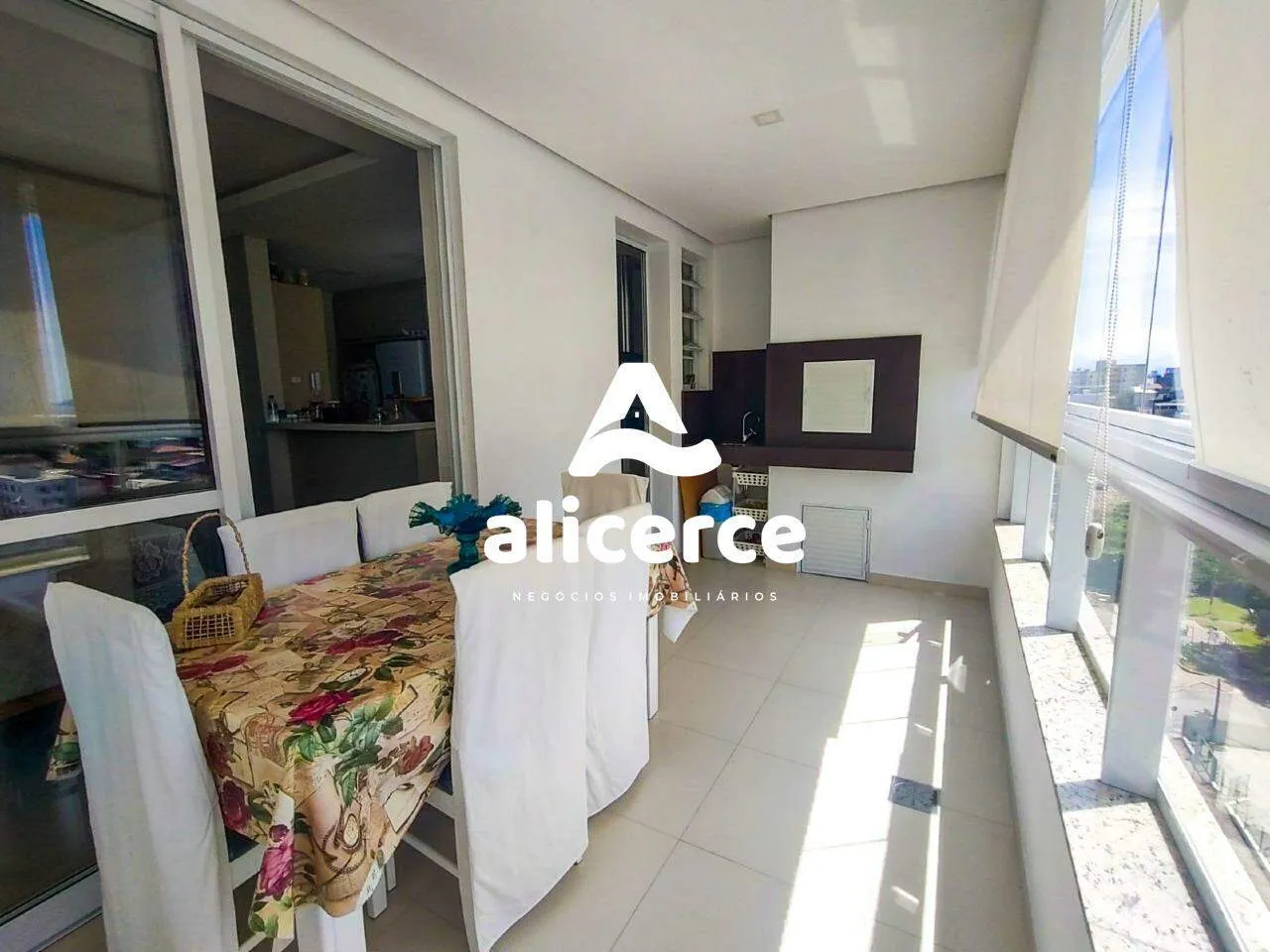 Imagem Apartamento à venda com 3 quartos 2 suítes, 137,3m² em Estreito Florianópolis