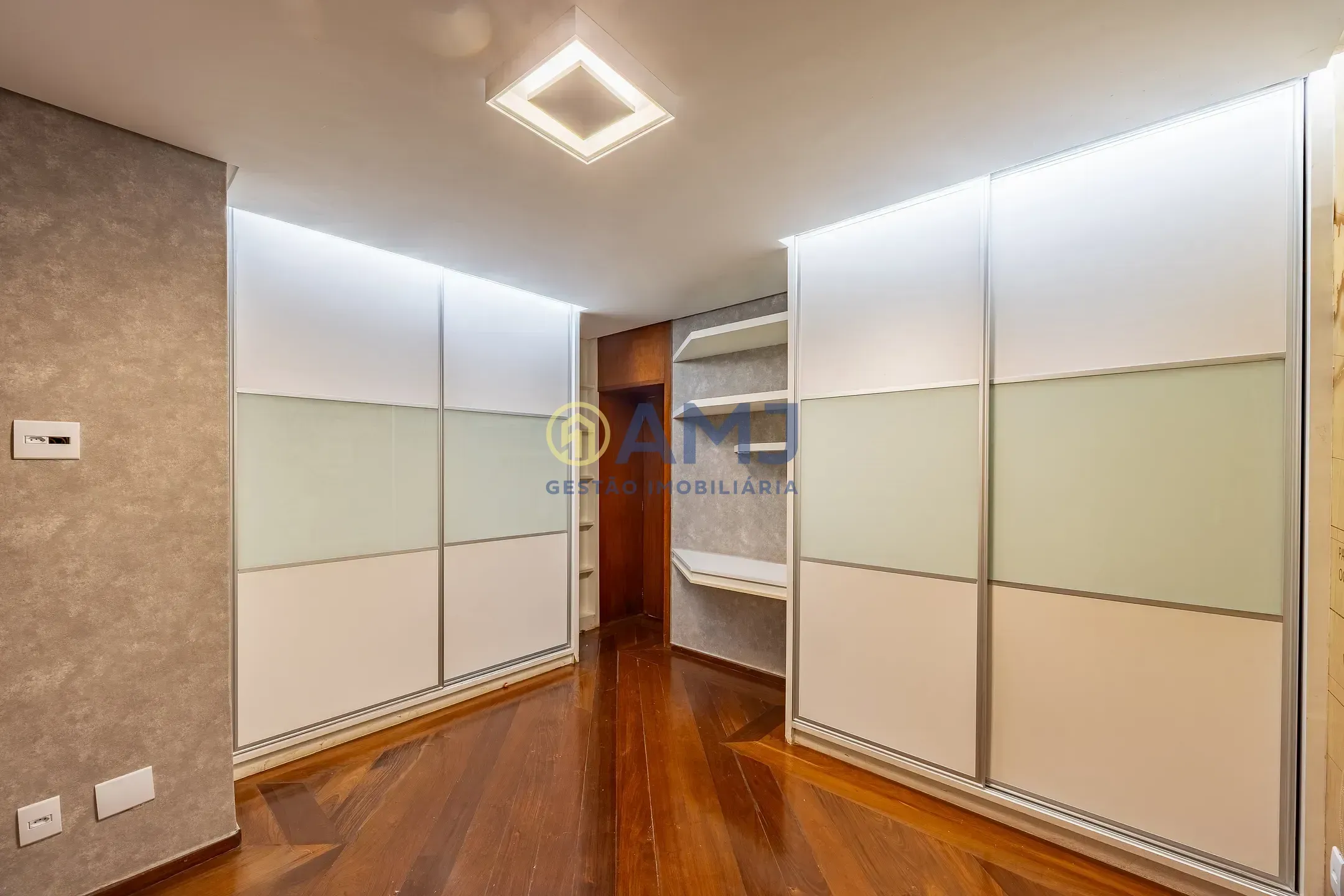 Imagem Apartamento reformado à venda no Setor Bueno - Renoir