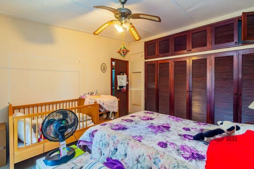 Imagem Casa de 4 dormitórios no bairro Belém Novo