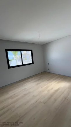 Imagem Espetacular Casa de Alto Padrão em Condomínio na Vila de Abrantes, Camaçari-BA: 5 Quartos, 5 Suítes, 3 Salas, 1 Banheiro, 4 Vagas, 310m² de Área. Venha Conferir!