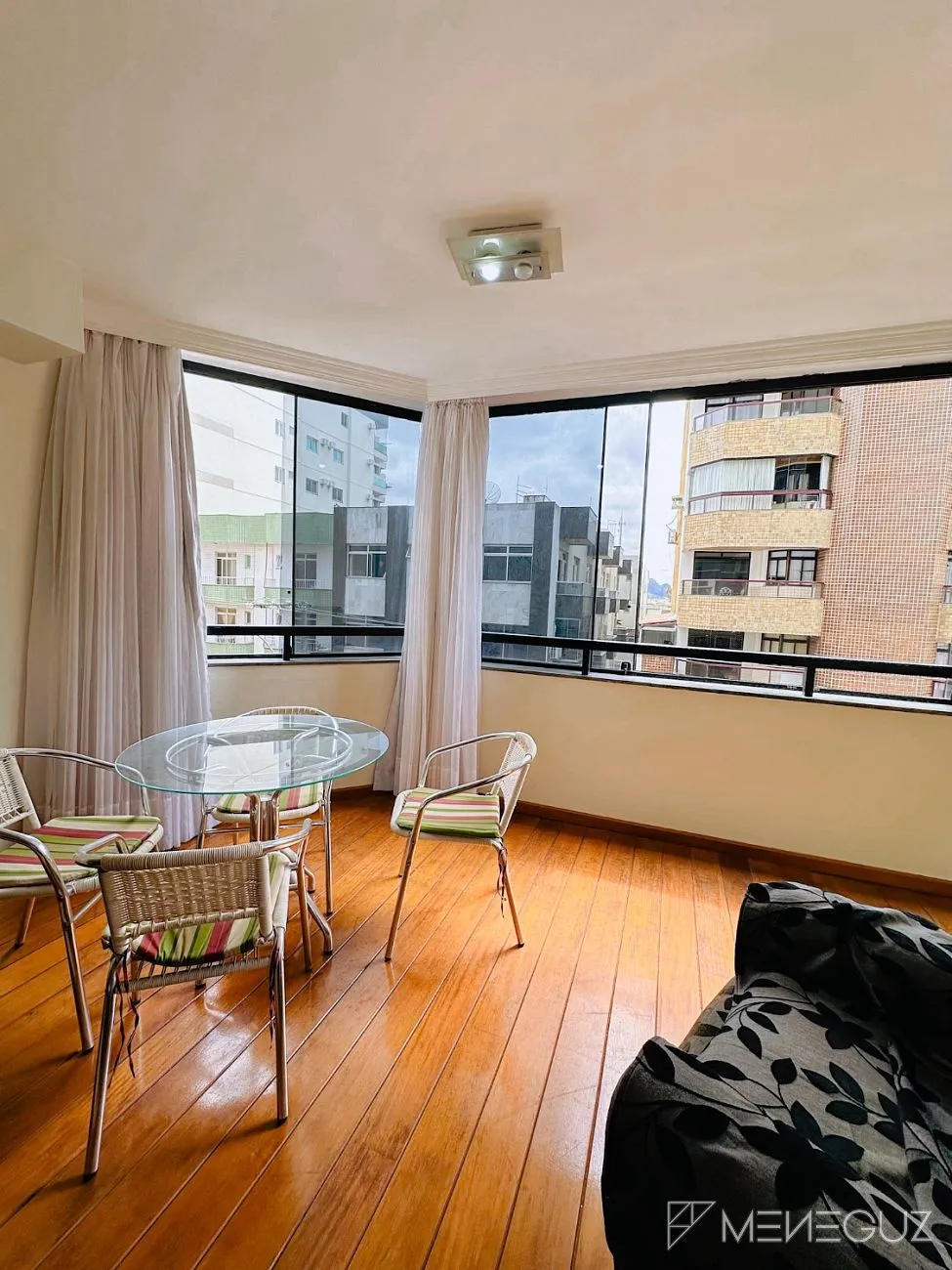 Imagem Apto 4 quartos, sendo 2 suítes + DCE a venda na Praia do Morro em Guarapari