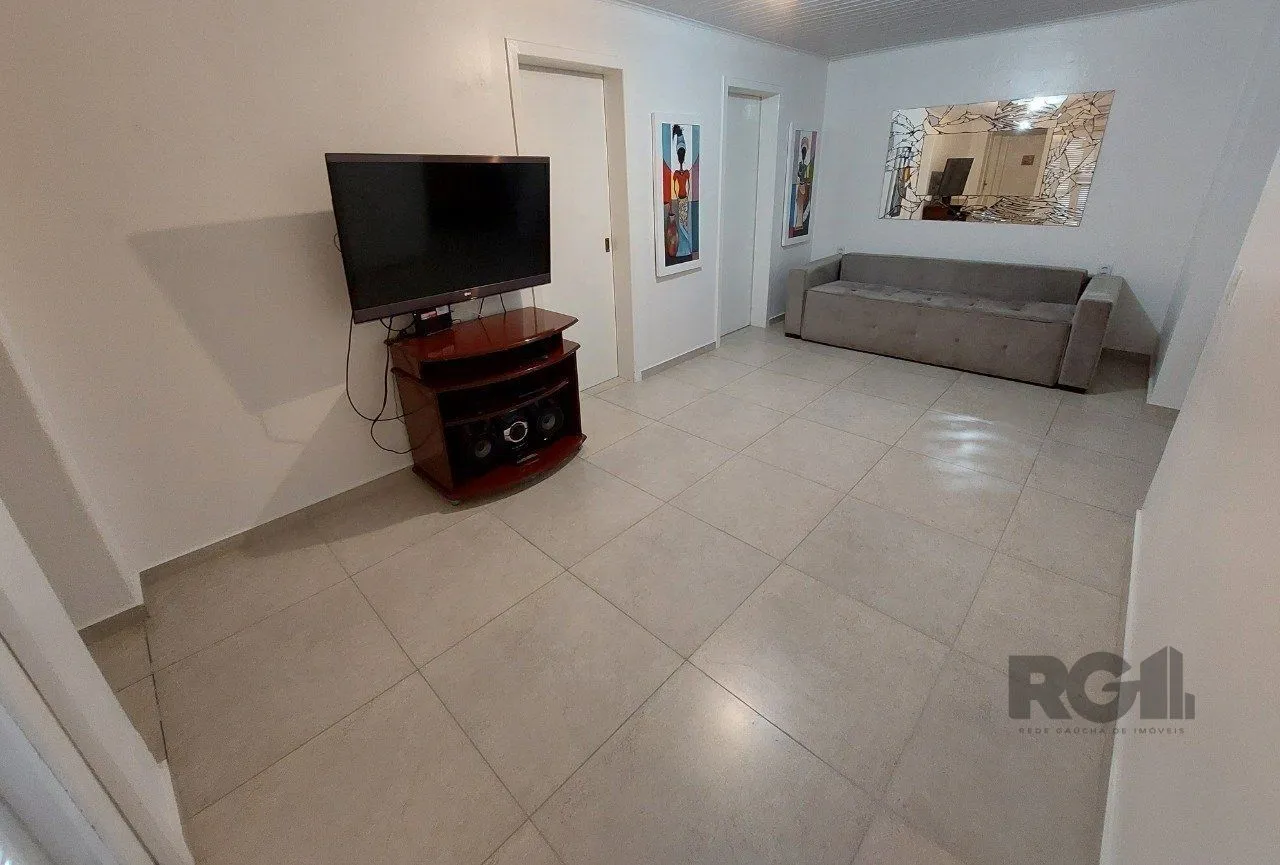 Imagem Casa com 3 quartos, no Bairro Ipanema - Porto Alegre/RS.