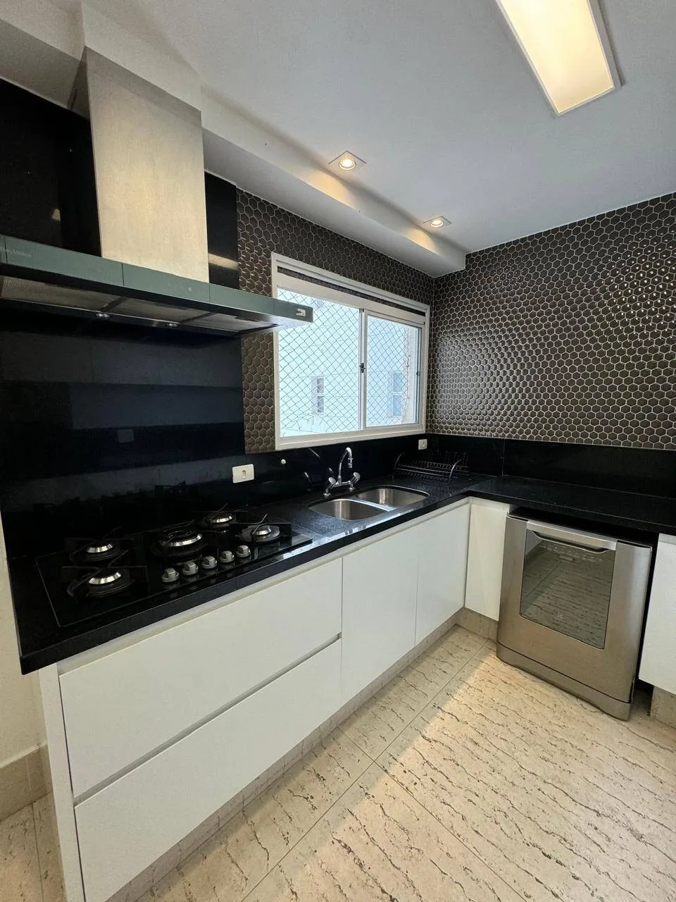 Imagem Apartamento Mobiliado no Centro de Alphaville - 3 Suítes e Sacada Gourmet