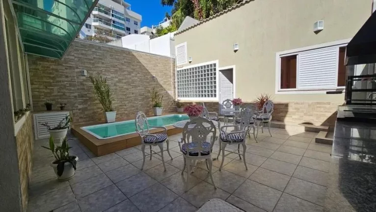 Foto do imóvel Casa em Condomínio para Venda em Rio de Janeiro, TAQUARA, 4 dormitórios, 1 suíte, 4 banheiros, 3 vagas em Rua Macembu