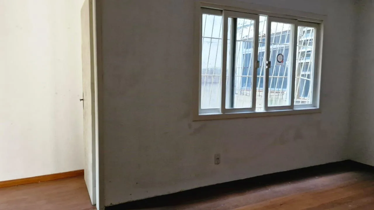 Imagem Apartamento com 2 dormitórios e garden na Rua Ijuí, pronto para reformar